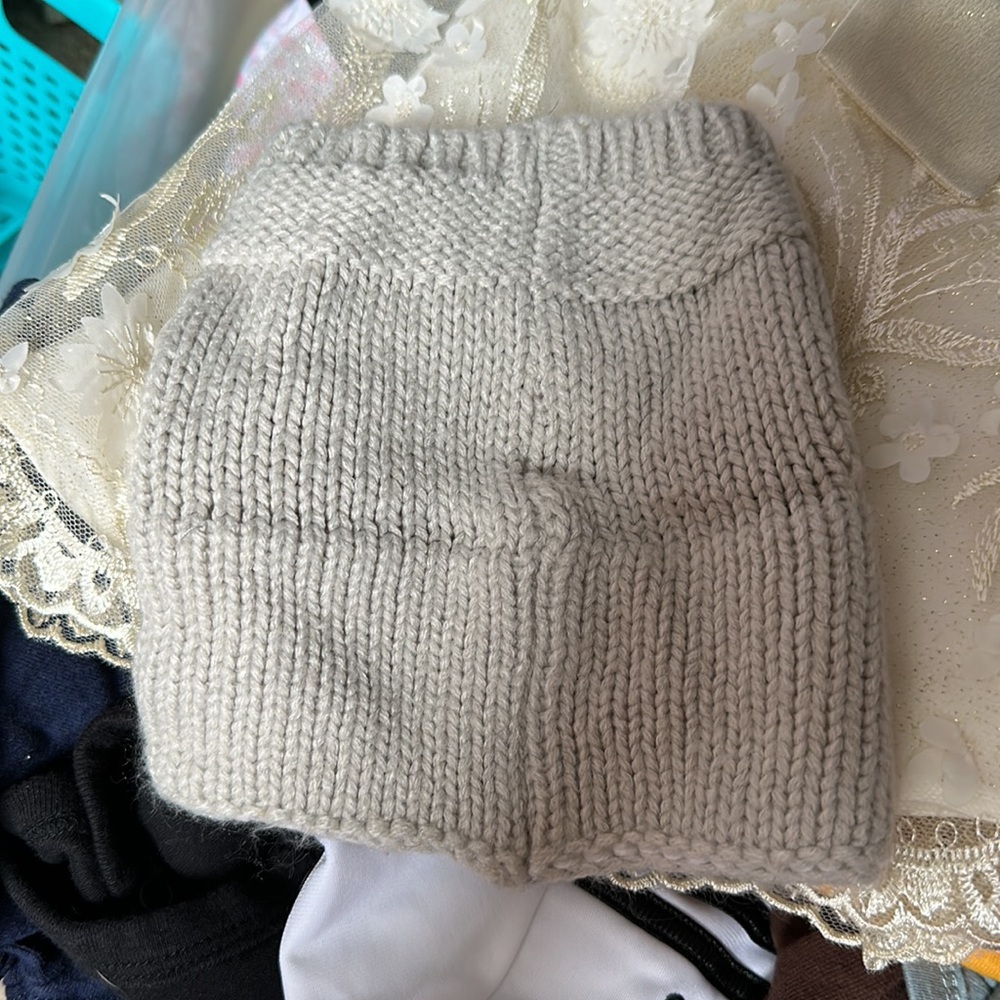 Toddler cable knitted winter beanie with a cat face and ears - Picture 3 of 5